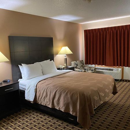 Quality Inn Morton At I-74 Kültér fotó
