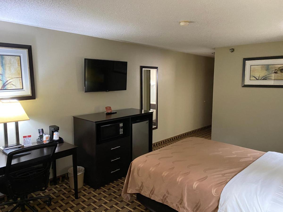 Quality Inn Morton At I-74 Kültér fotó