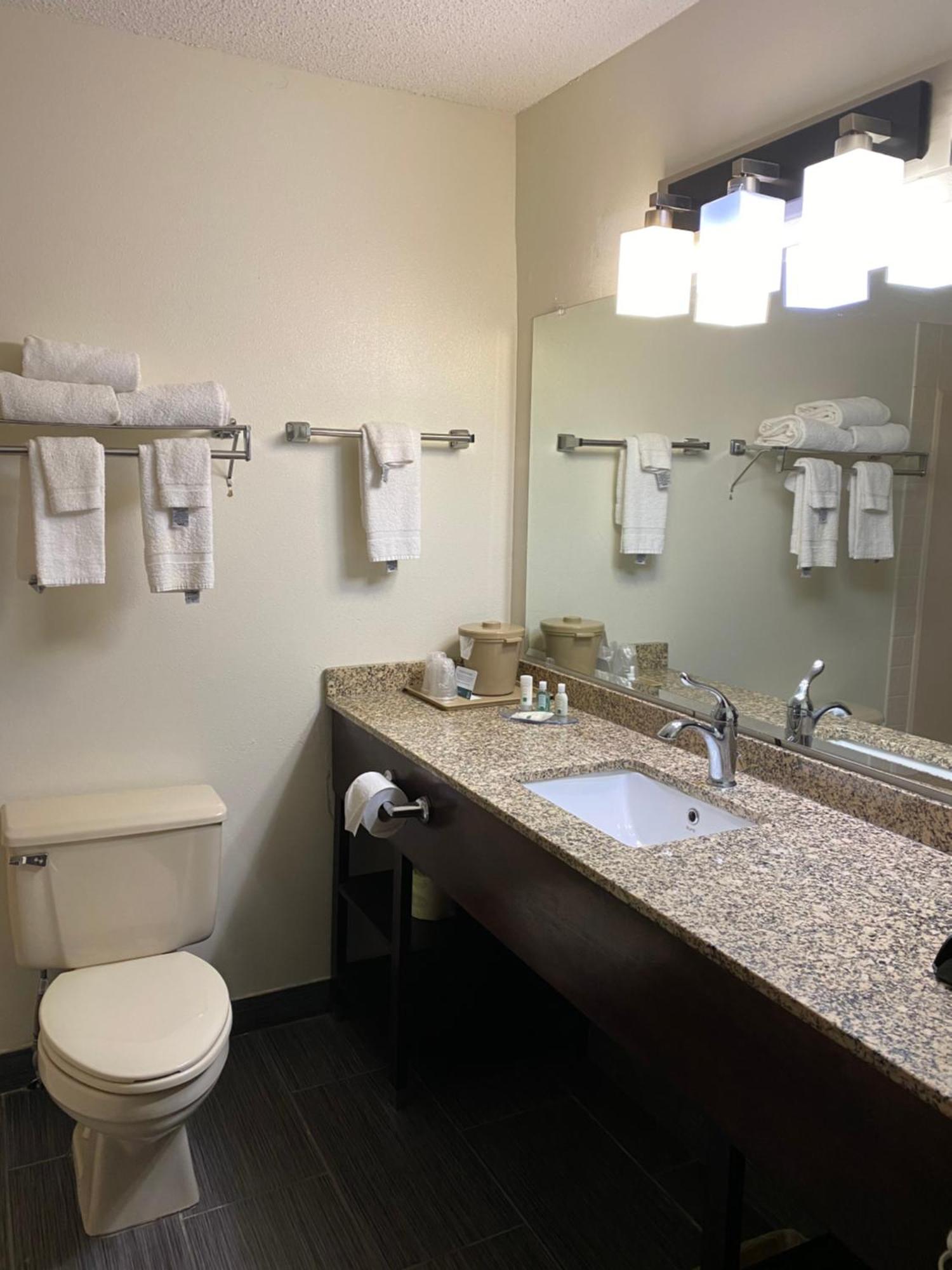 Quality Inn Morton At I-74 Kültér fotó