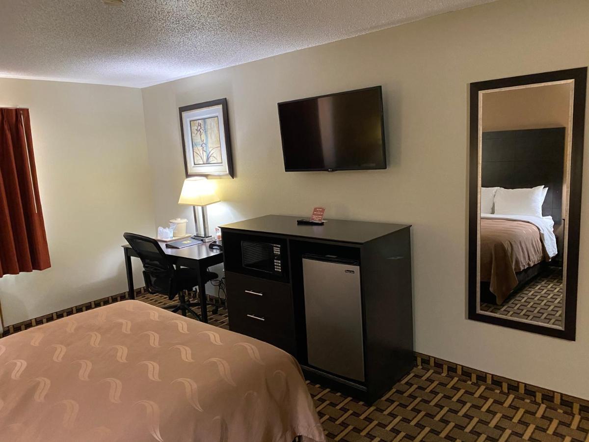 Quality Inn Morton At I-74 Kültér fotó