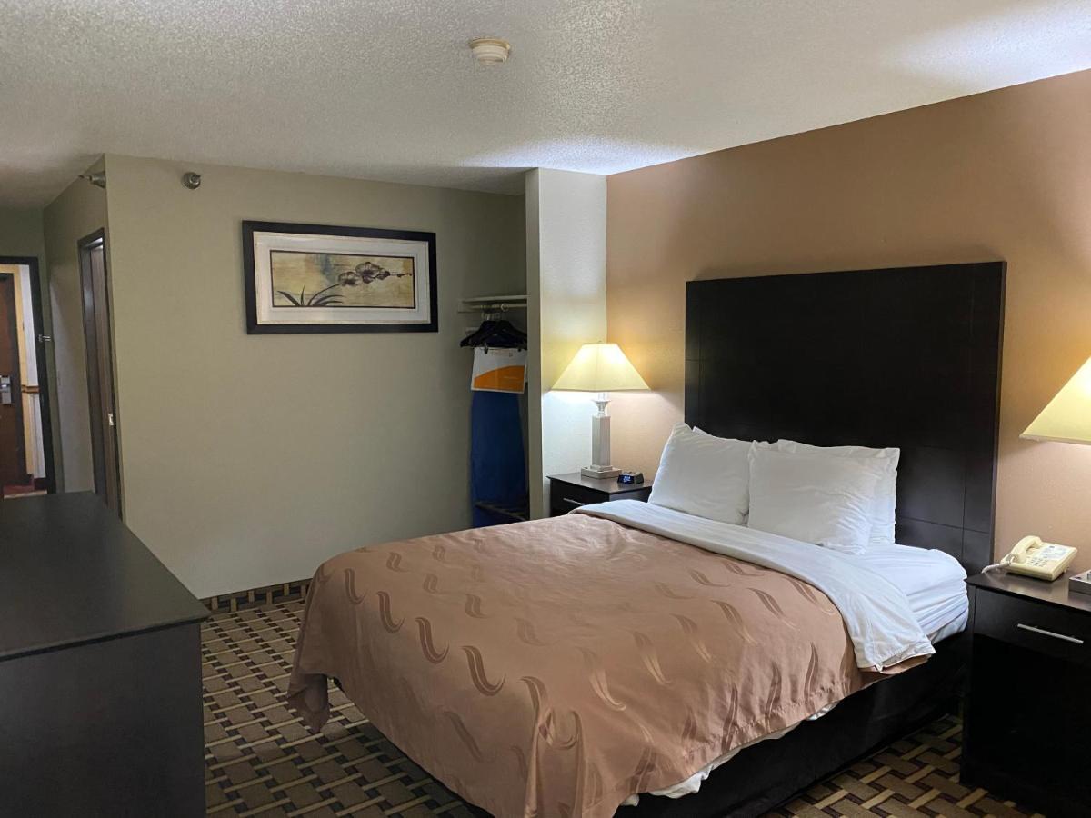 Quality Inn Morton At I-74 Kültér fotó