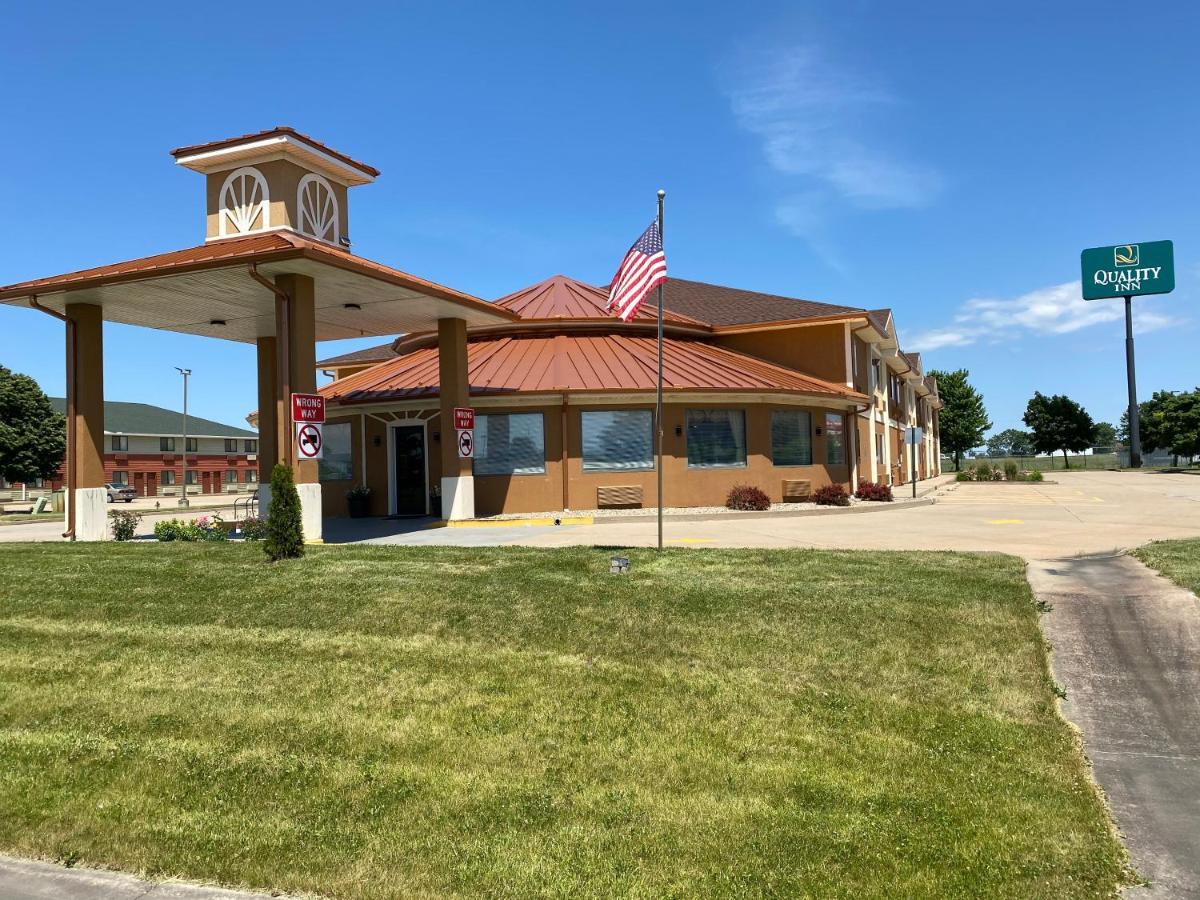 Quality Inn Morton At I-74 Kültér fotó