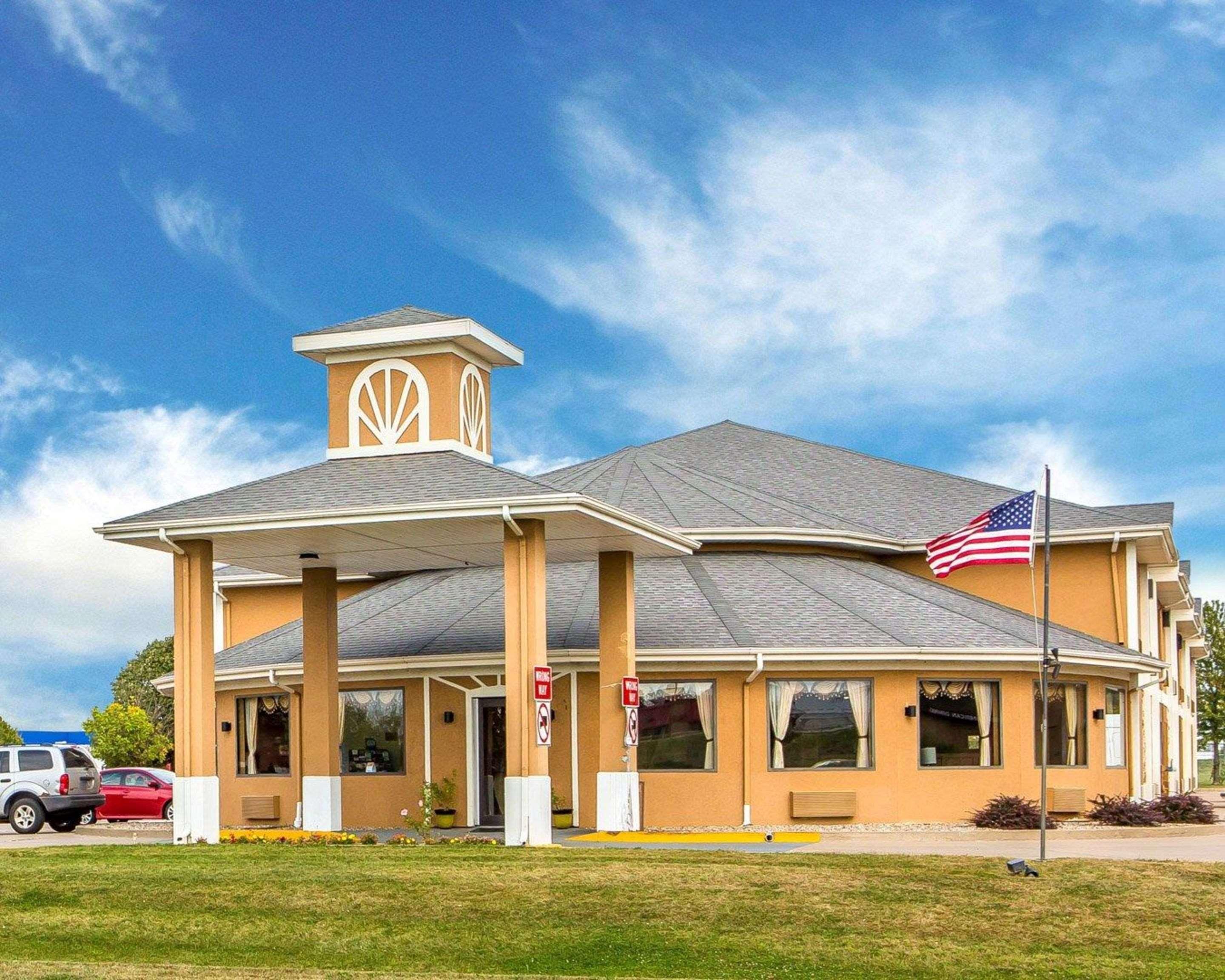 Quality Inn Morton At I-74 Kültér fotó