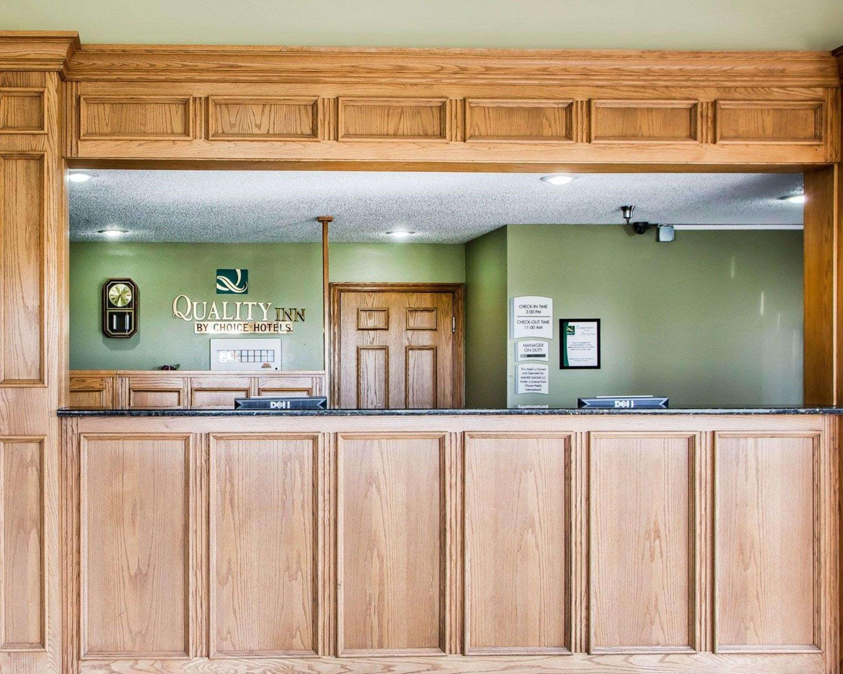 Quality Inn Morton At I-74 Kültér fotó