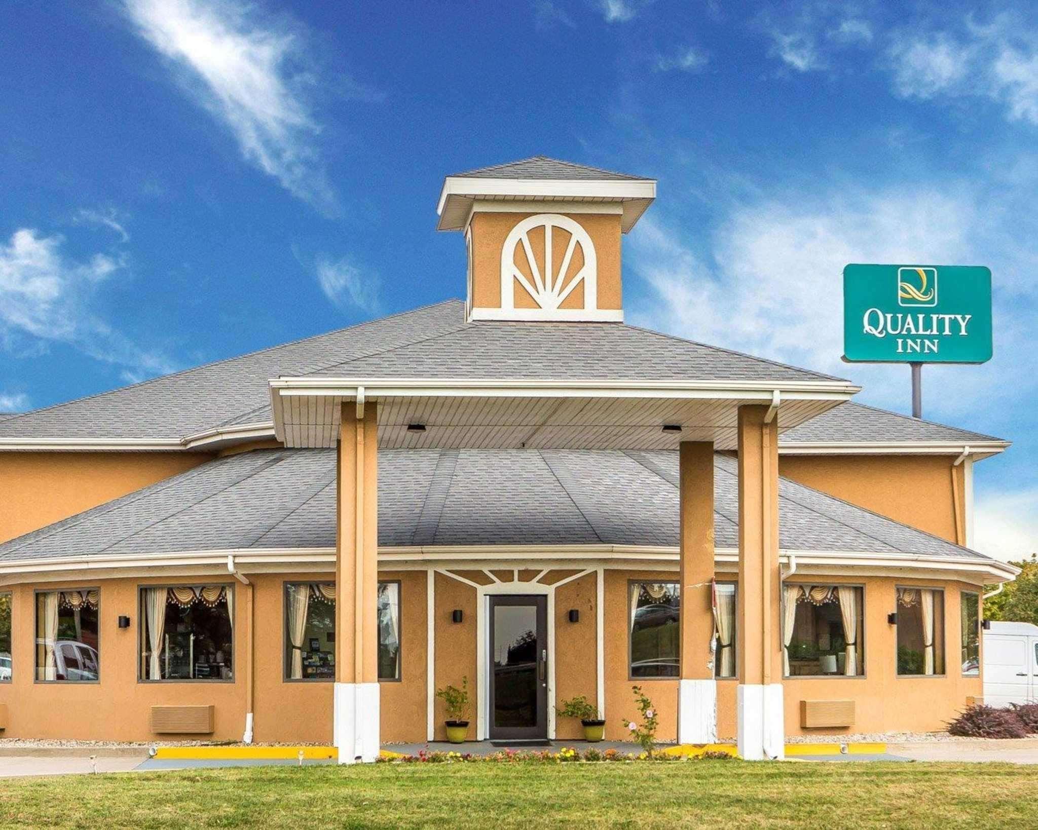 Quality Inn Morton At I-74 Kültér fotó