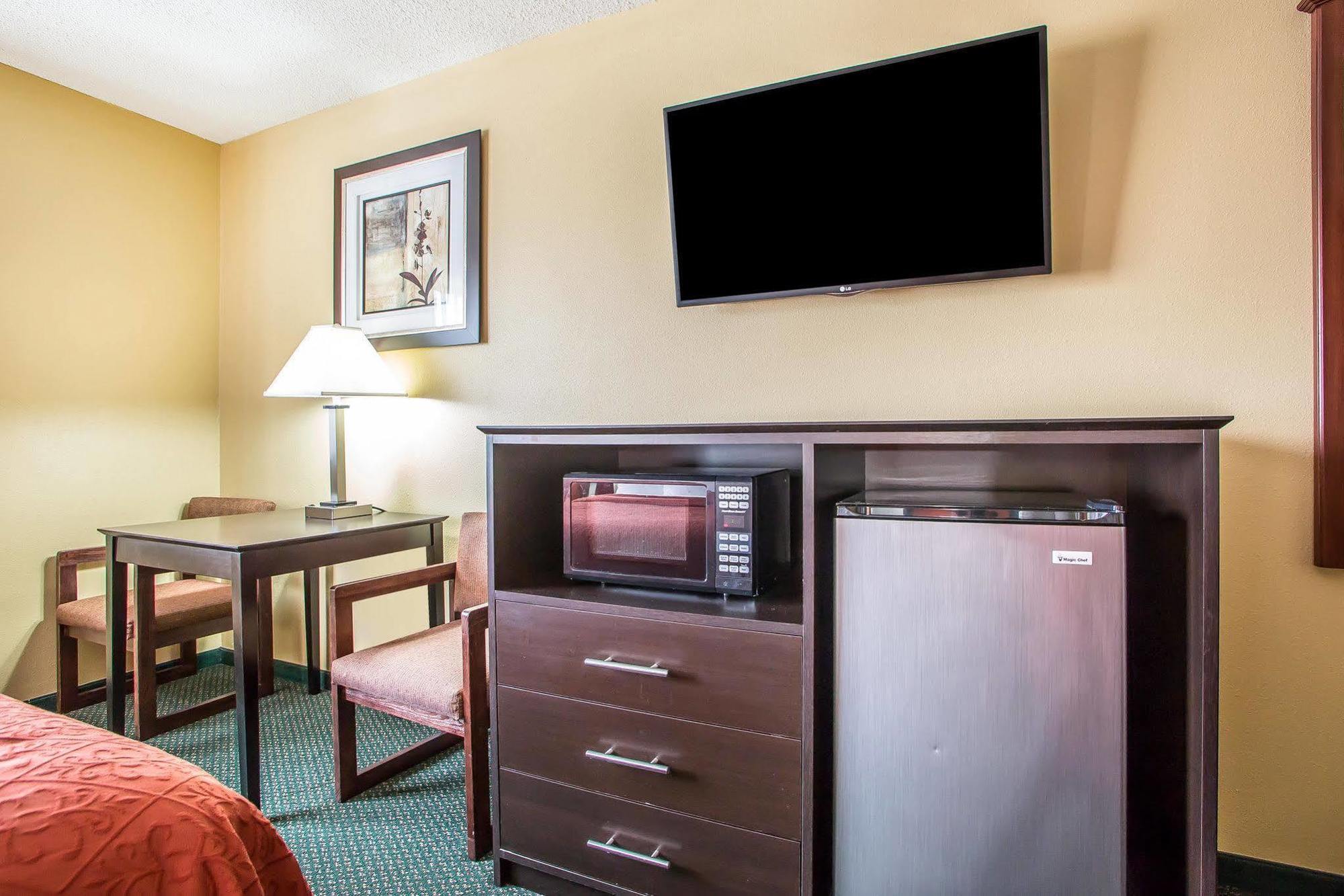 Quality Inn Morton At I-74 Kültér fotó