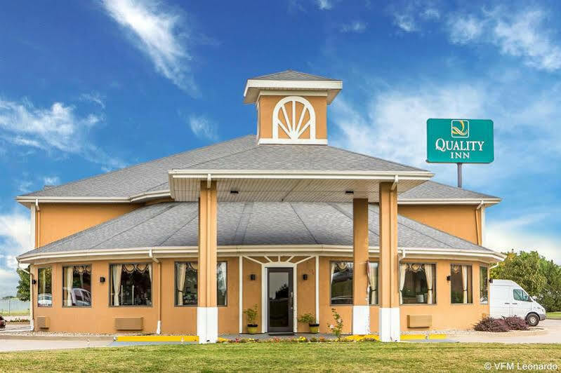 Quality Inn Morton At I-74 Kültér fotó